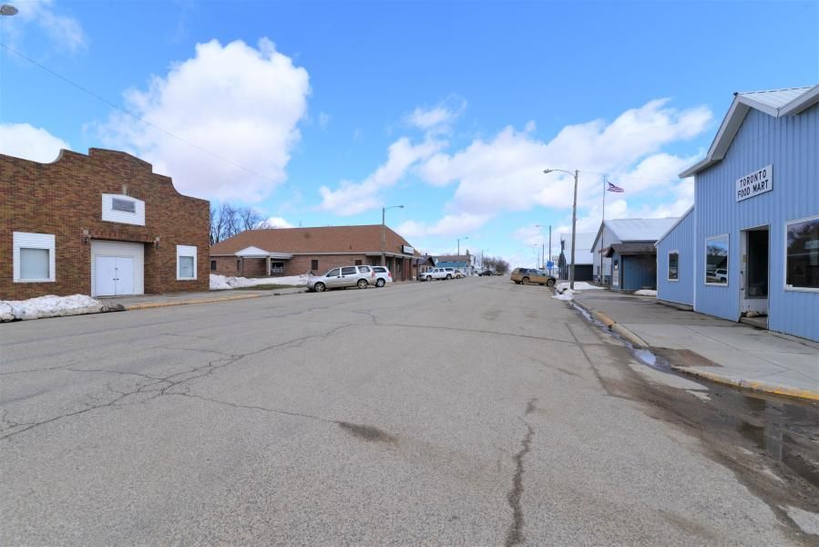 Toronto Café and Lounge: 485 Main Ave, Toronto, SD 57268